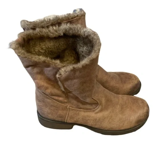 Candies cahoot Brown boots with Faux Fur Foldable Sides. Size 9.5. Rubber soles. - Picture 1 of 11